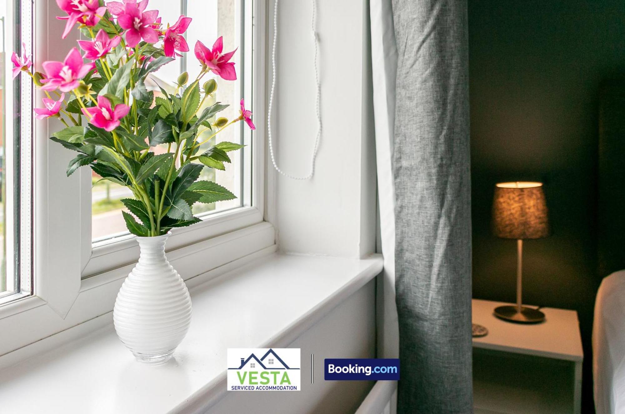 Three Bedroom Apartment By Vesta Serviced Accommodation & Short Lets Hatfield With Free Parking Exterior photo