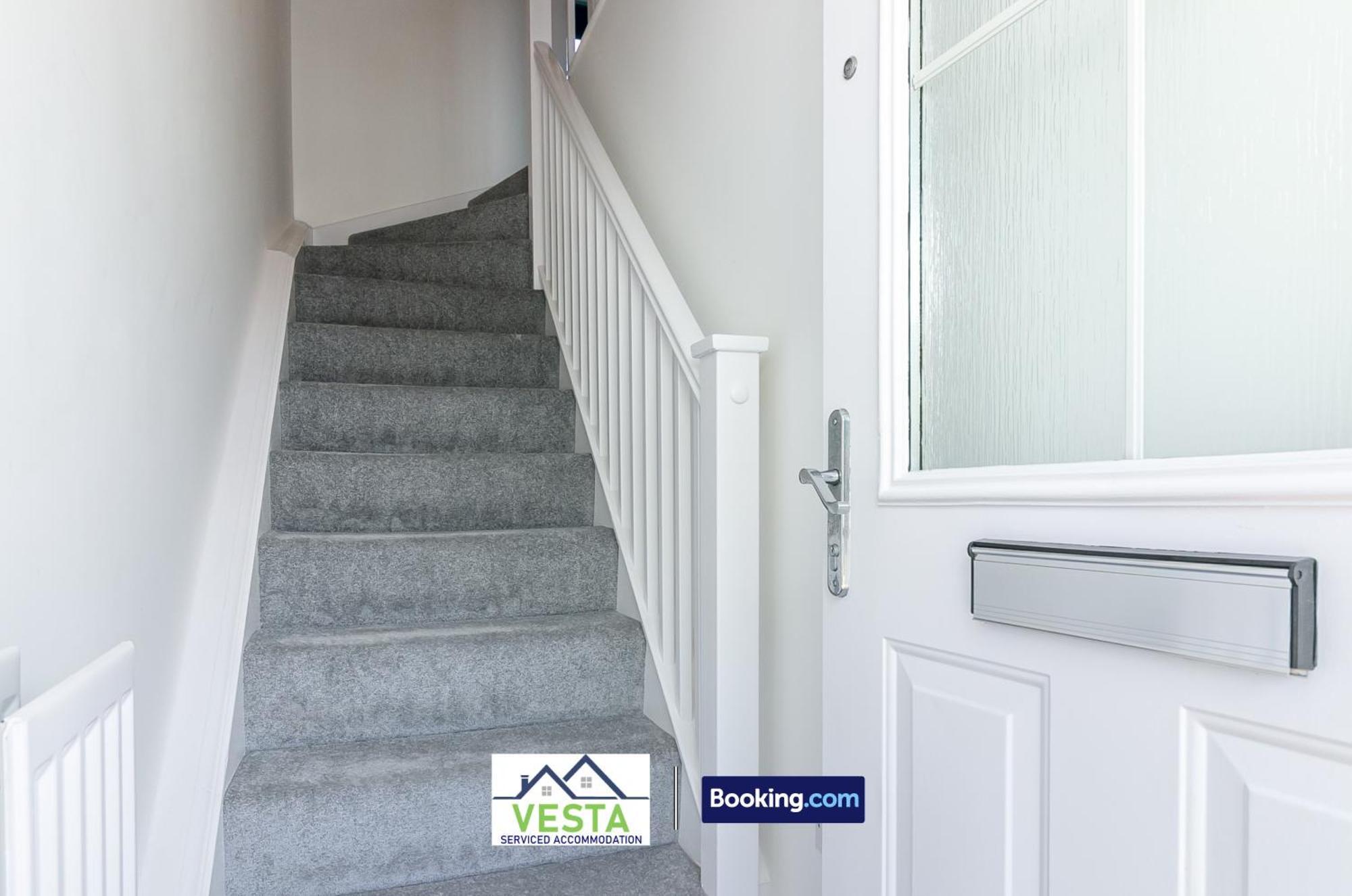 Three Bedroom Apartment By Vesta Serviced Accommodation & Short Lets Hatfield With Free Parking Exterior photo