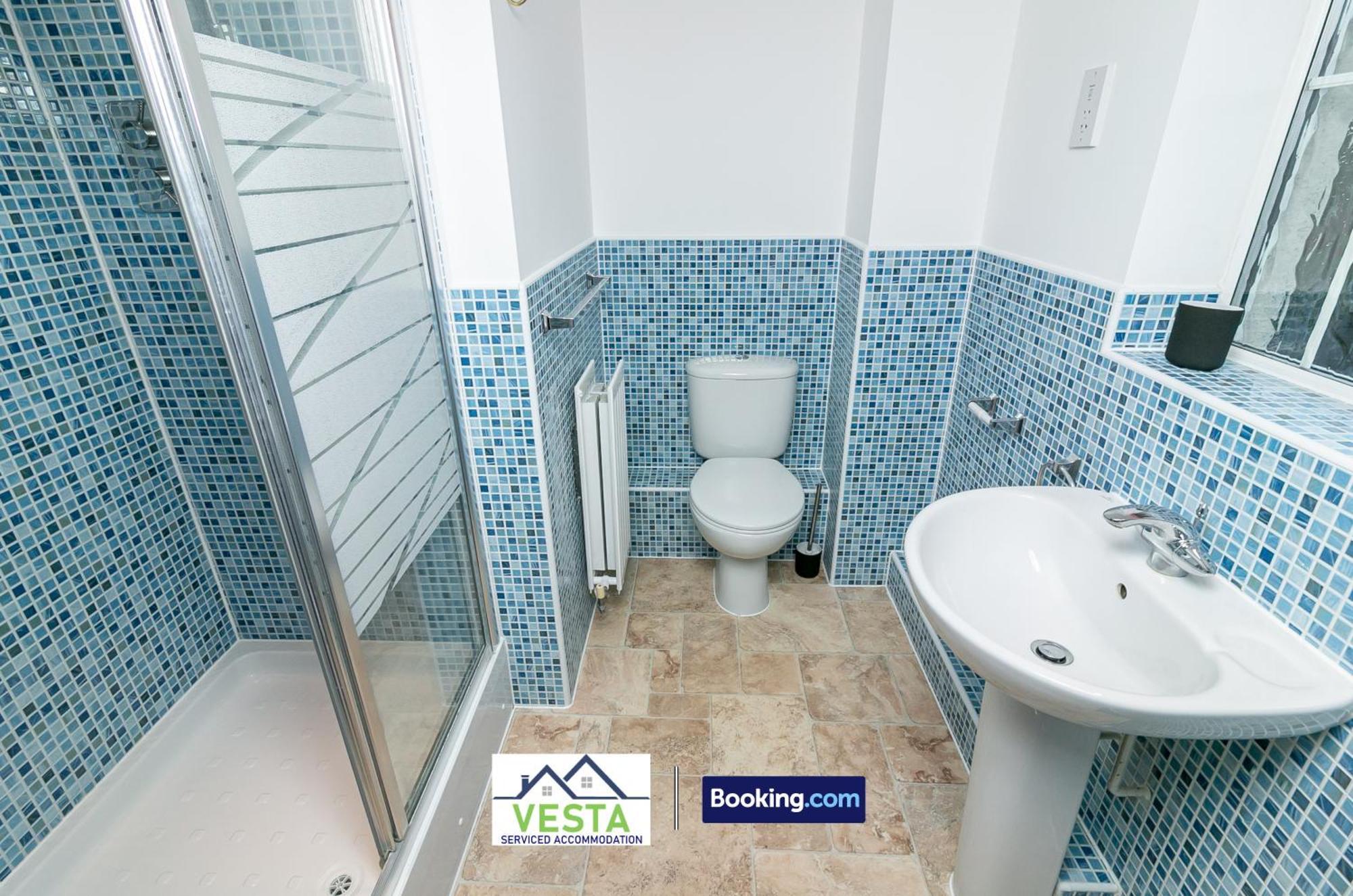 Three Bedroom Apartment By Vesta Serviced Accommodation & Short Lets Hatfield With Free Parking Exterior photo