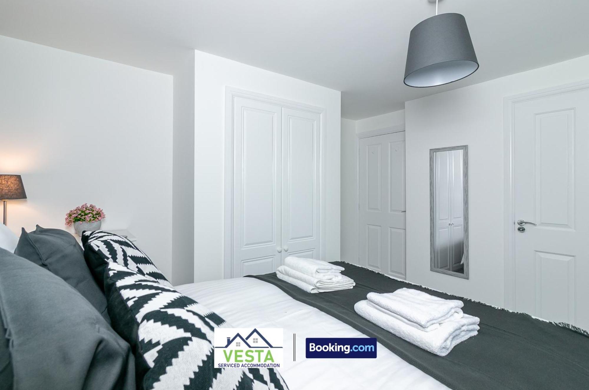 Three Bedroom Apartment By Vesta Serviced Accommodation & Short Lets Hatfield With Free Parking Exterior photo