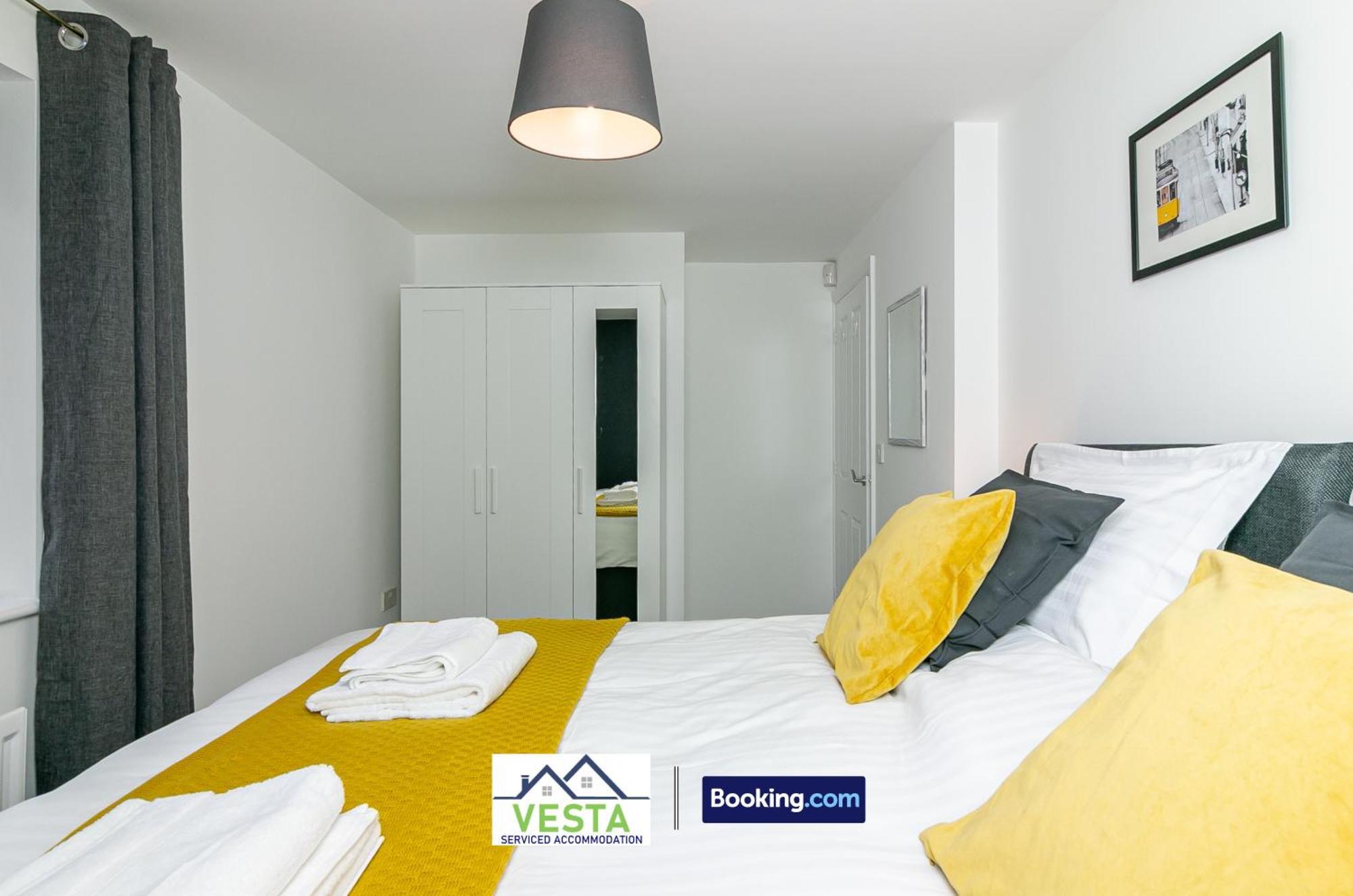 Three Bedroom Apartment By Vesta Serviced Accommodation & Short Lets Hatfield With Free Parking Exterior photo
