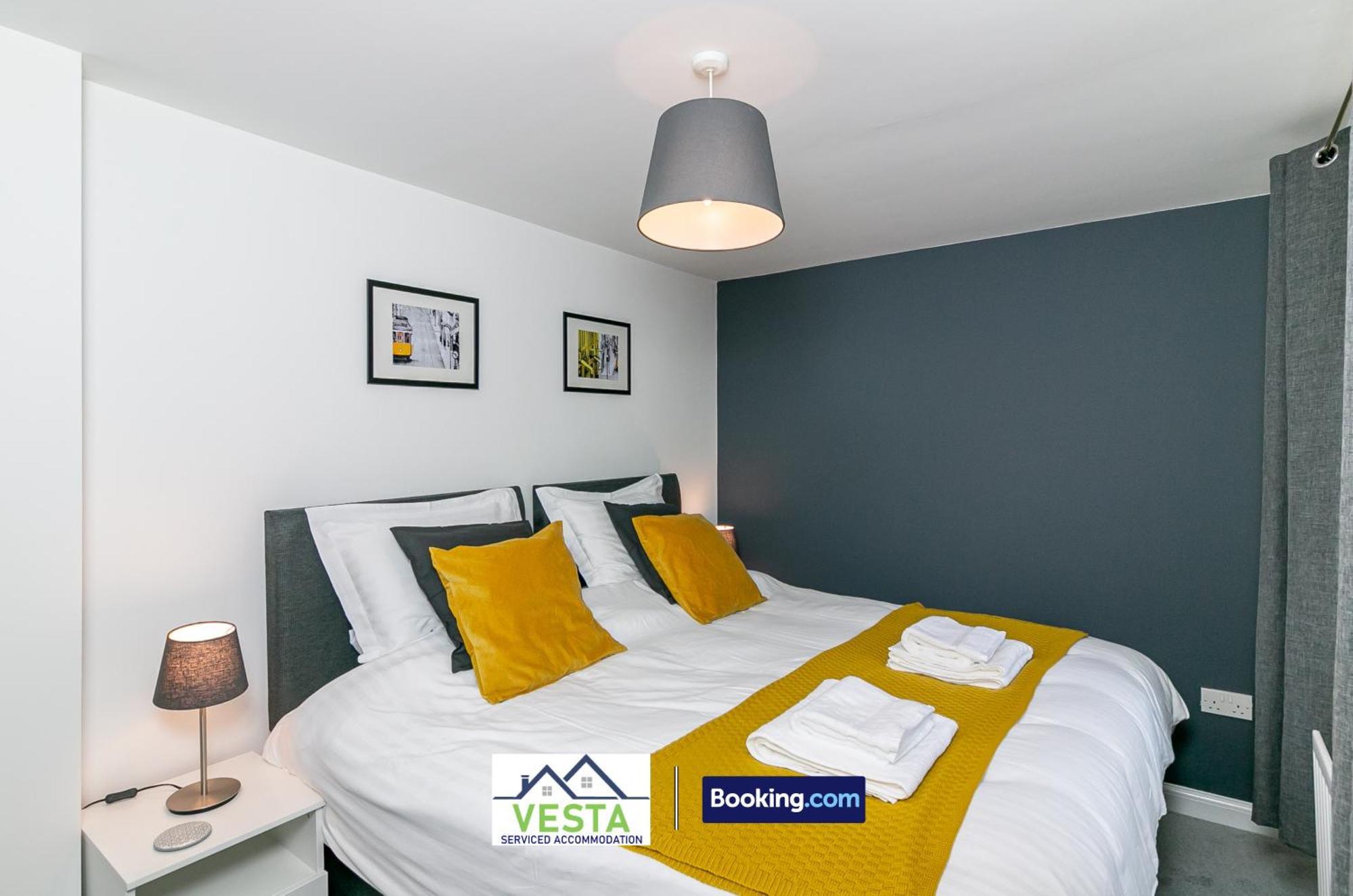 Three Bedroom Apartment By Vesta Serviced Accommodation & Short Lets Hatfield With Free Parking Exterior photo